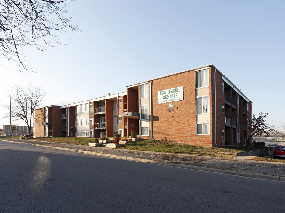 Ambassador West Apartments in Ypsilanti, MI - Building Photo