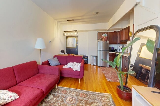 property at 319 S 10th St