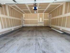 3842 E Evergreen Ave in Visalia, CA - Building Photo - Building Photo