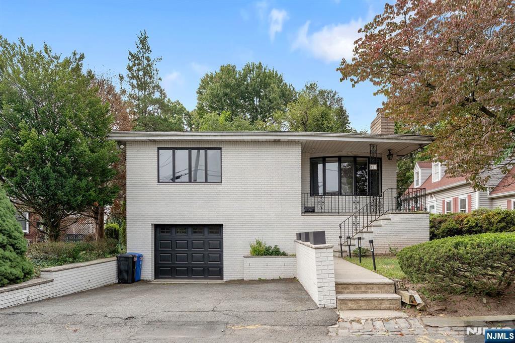 15 Barnes Dr in Ridgefield Park, NJ - Building Photo