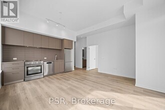 101 Roehampton Ave in Toronto, ON - Building Photo - Building Photo