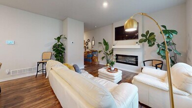 3210 NW Linwood Ln in Ankeny, IA - Building Photo - Building Photo