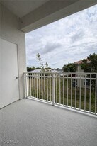 3303 SW 8th Pl in Cape Coral, FL - Building Photo