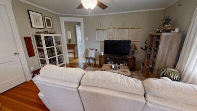 11 Walnut St, Unit 2 in Wakefield, MA - Building Photo - Building Photo