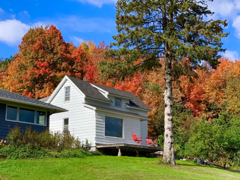 1215 E Skyline Pkwy in Duluth, MN - Building Photo