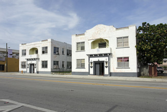 402 NW 12th Ave in Miami, FL - Foto de edificio - Building Photo