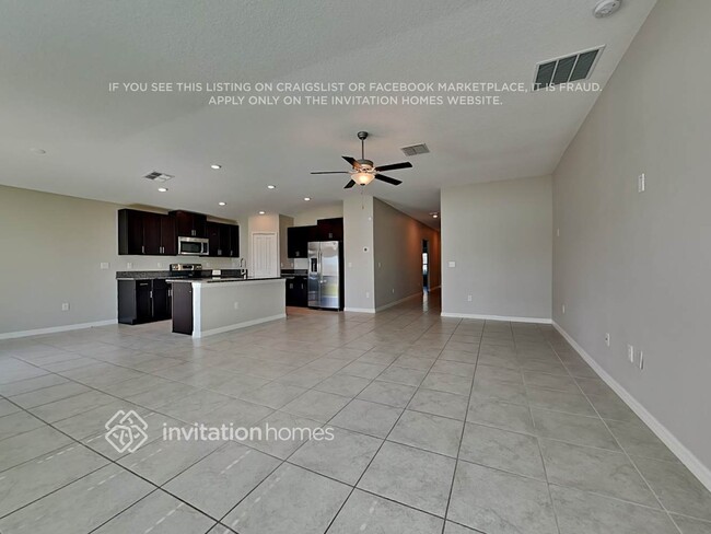 11257 Riley Pines Cir in Gibsonton, FL - Building Photo - Building Photo