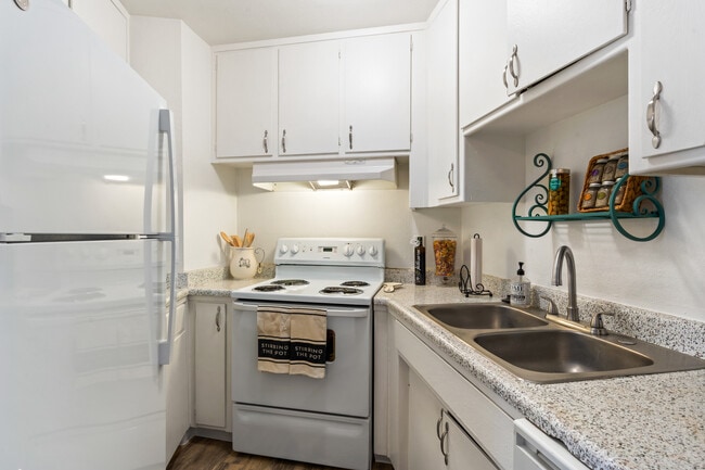 Rinconada Village in Carmichael, CA - Building Photo - Interior Photo