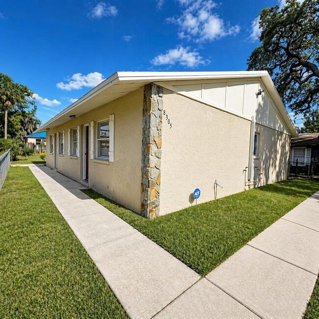 8305 N Marks St in Tampa, FL - Building Photo - Building Photo