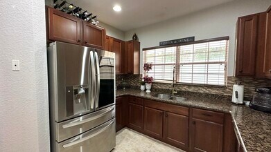 4702 Cohune Palm Ct in Greenacres, FL - Foto de edificio - Building Photo