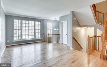 25242 Dunvegan Square in Chantilly, VA - Building Photo - Building Photo