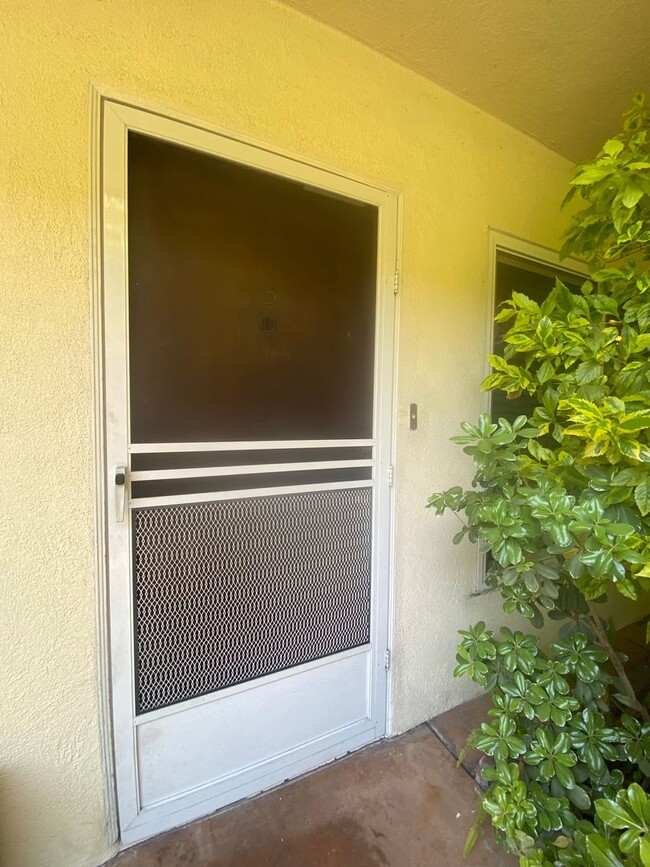 819 E 4th St in Long Beach, CA - Building Photo - Building Photo