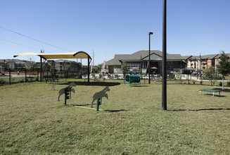 Flora 4050 in Bryan, TX - Foto de edificio - Building Photo