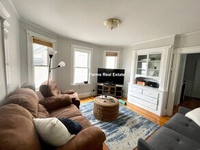 243 Summer St, Unit 2 in Somerville, MA - Foto de edificio - Building Photo