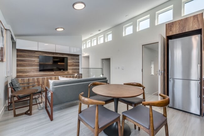 1168 Pendrell St in Vancouver, BC - Building Photo - Building Photo