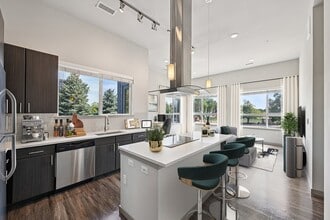 Outlook DTC in Denver, CO - Foto de edificio - Building Photo
