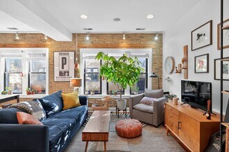 1362 W Estes Ave in Chicago, IL - Building Photo - Building Photo