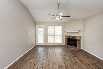 7112 Woodhinge Dr in Benbrook, TX - Building Photo - Building Photo