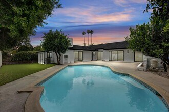 16517 Hartsook St in Los Angeles, CA - Building Photo - Building Photo