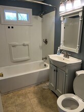 813 1/2 E Molloy Rd in Syracuse, NY - Building Photo - Building Photo