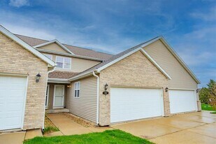 3020 Selkirk Dr in Sun Prairie, WI - Building Photo
