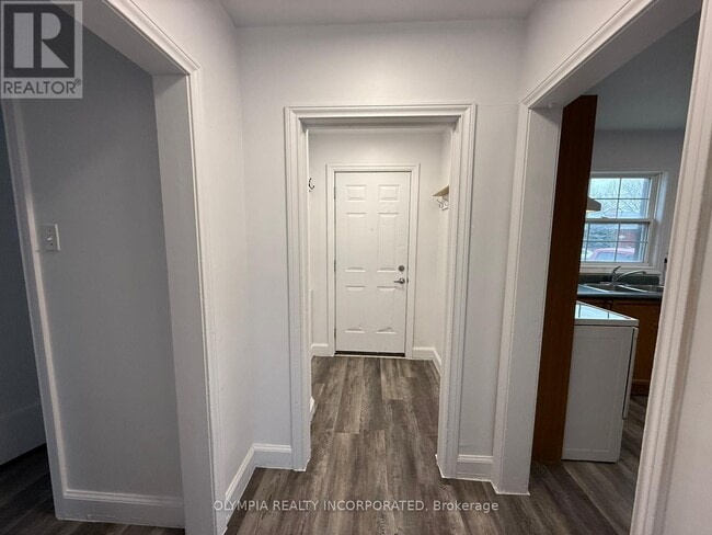 76 Martindale Rd in St Catharines, ON - Building Photo - Building Photo