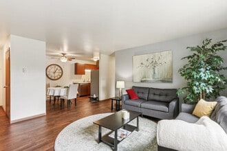 Woodfield Heights Apartments in Waukesha, WI - Building Photo - Building Photo