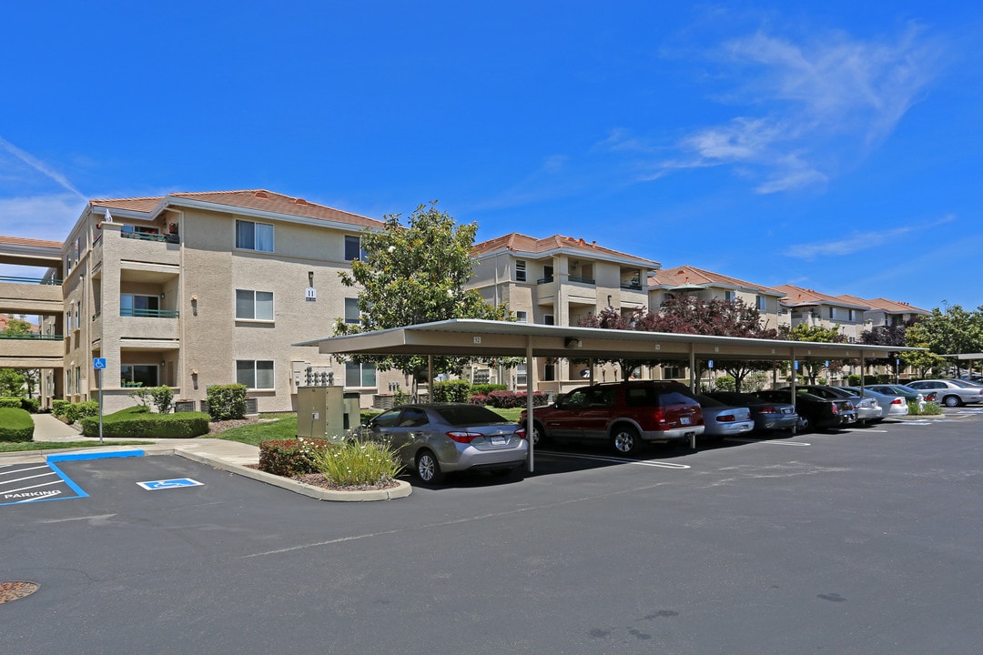 Silver Ridge Senior Apartments in Roseville, CA - Foto de edificio