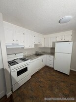 345 Hildreth St, Unit 33 in Lowell, MA - Building Photo