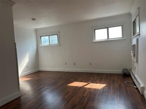 16 Evergreen Ave in Huntington Station, NY - Building Photo - Building Photo