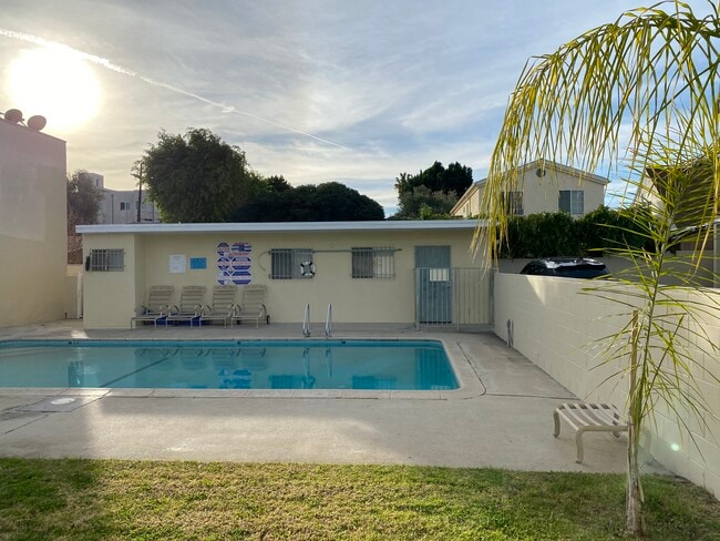 12351 Oxnard St, Unit B in North Hollywood, CA - Foto de edificio - Building Photo