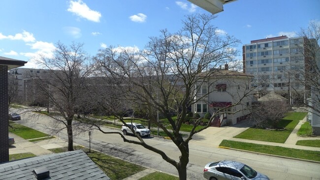 136 Elgin Ave in Forest Park, IL - Building Photo - Building Photo