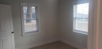 453 Vineyard Ave in Highland, NY - Foto de edificio - Building Photo