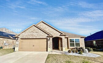 11416 Culberson Dr in Providence Village, TX - Building Photo