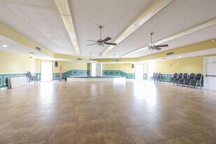 113 Royal Park Dr, Unit 1H in Oakland Park, FL - Building Photo