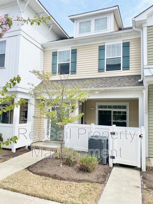 208 Fishers Ct in Hampton, VA - Building Photo - Building Photo