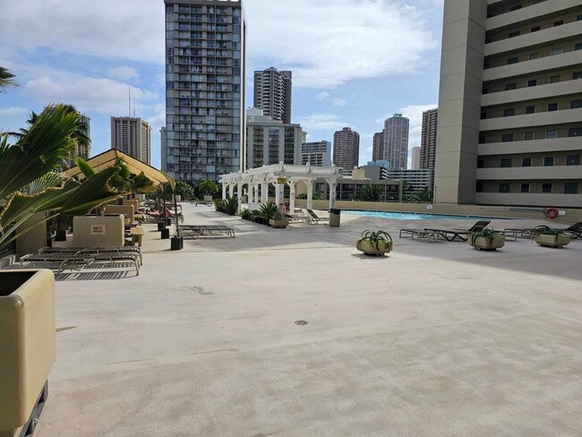 444 Niu St, Unit 1102 in Honolulu, HI - Foto de edificio - Building Photo