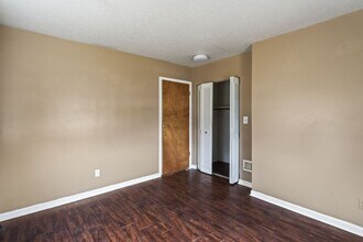 4925 Southside Dr-Unit -4925 Southside Dr Unit 5 in Louisville, KY - Building Photo - Building Photo