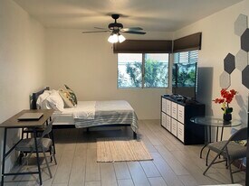 44440 E Sundown Crest Dr, Unit Studio in La Quinta, CA - Building Photo