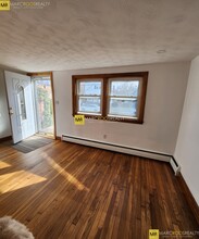 4 Centre Ln, Unit 2 in Boston, MA - Building Photo - Building Photo