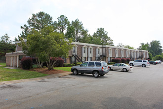 Eden Oaks Apartments in Birmingham, AL - Foto de edificio - Building Photo