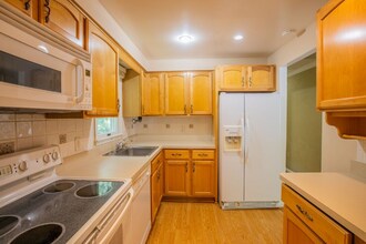 5518 Old Crain Hwy in Upper Marlboro, MD - Foto de edificio - Building Photo