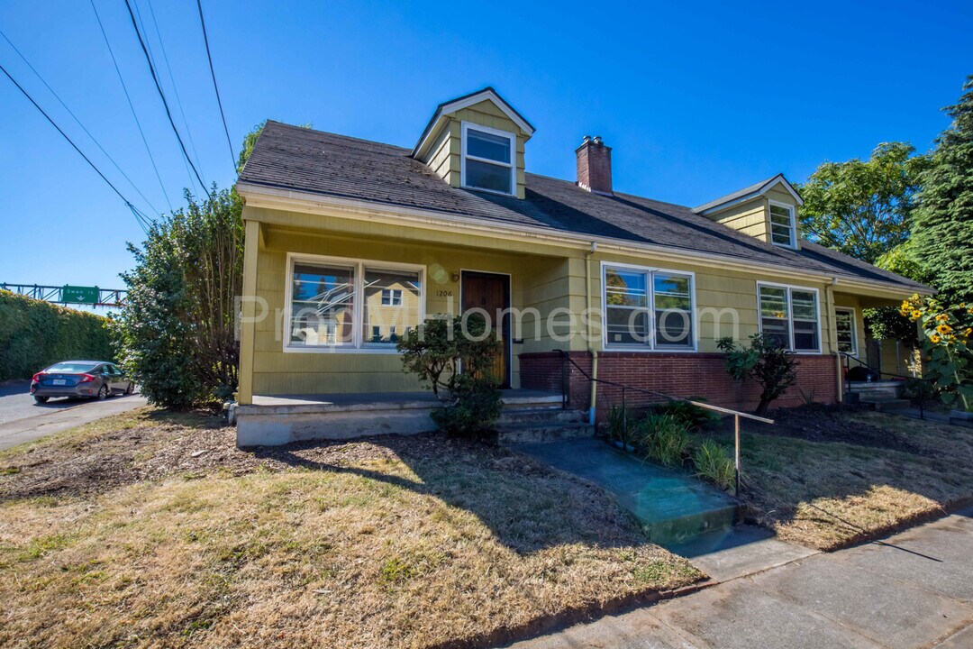 1206 N Humboldt St in Portland, OR - Building Photo