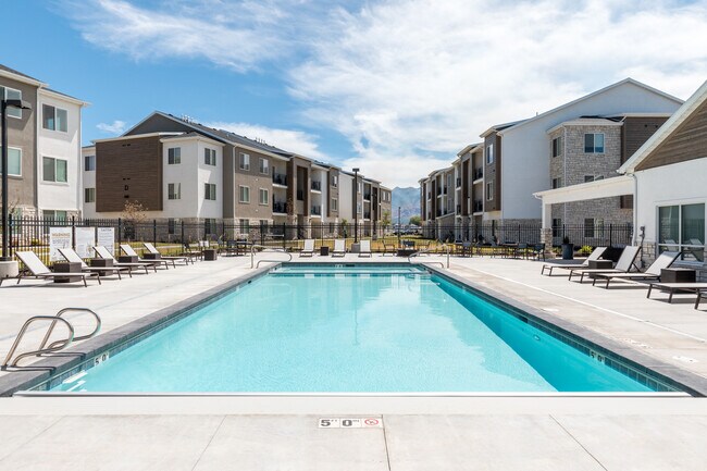 Altair at Riverwalk in West Haven, UT - Foto de edificio - Building Photo