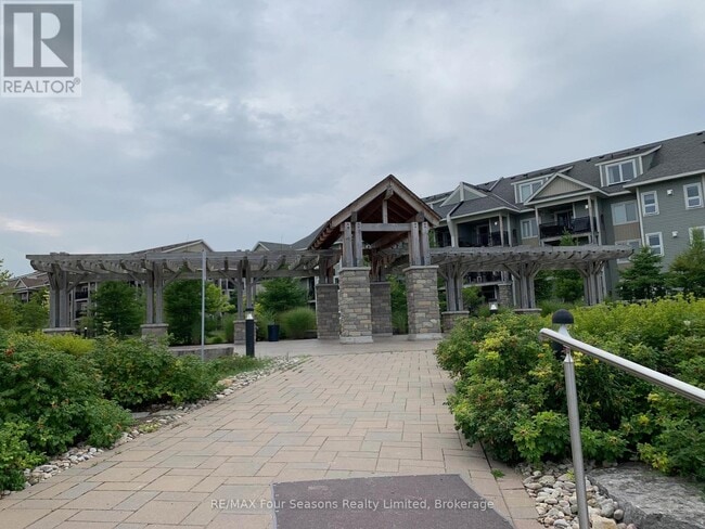 4 Cove Ct in Collingwood, ON - Building Photo - Building Photo