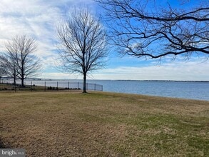 289 N River Dr in Pennsville Township, NJ - Foto de edificio - Building Photo