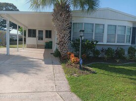 621 Hyacinth Cir in Micco, FL - Building Photo