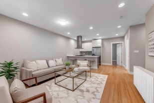 1337 W. Walton in Chicago, IL - Building Photo