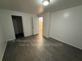 211 W 4850 S in Washington Terrace, UT - Building Photo