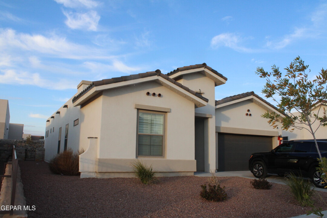 13067 Cleethorpes St in El Paso, TX - Foto de edificio